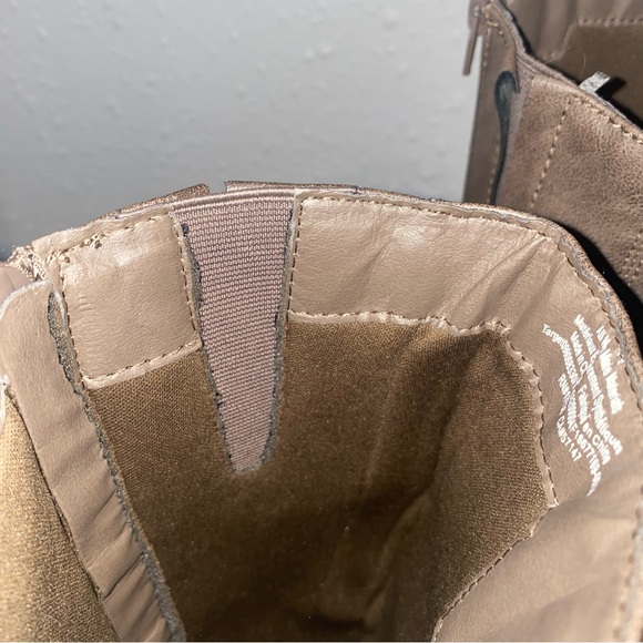 Women's Knee High Heeled Boots - Picture 4 of 10